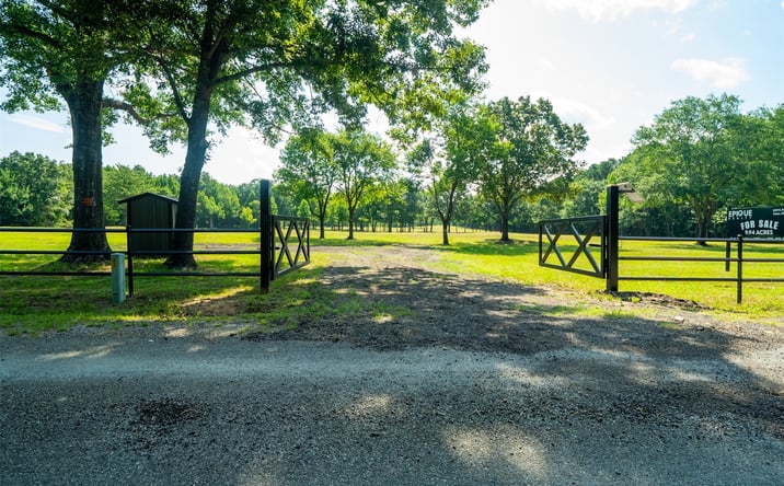 Pictures of Land property located at 167966 N 4290 Road N, Clayton, OK 74536 for sales - image #1