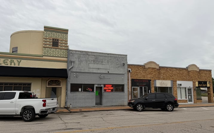 Pictures of Retail property located at 108 W TEXAS AVE, BAYTOWN, TX 77520-7733 for sales - image #1