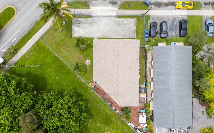 Pictures of Multifamily property located at 5829 Taylor St, Hollywood, FL 33021 for sales - image #1