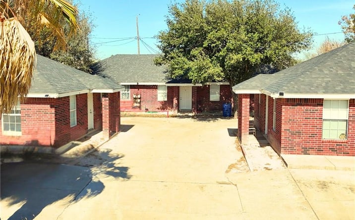 Pictures of Multifamily property located at 116 W 4th Street, La Joya, TX 78560 for sales - image #1