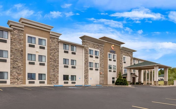 Pictures of Hospitality property located at 3910 Outlook Boulevard, Pueblo, CO 81008 for sales - image #1