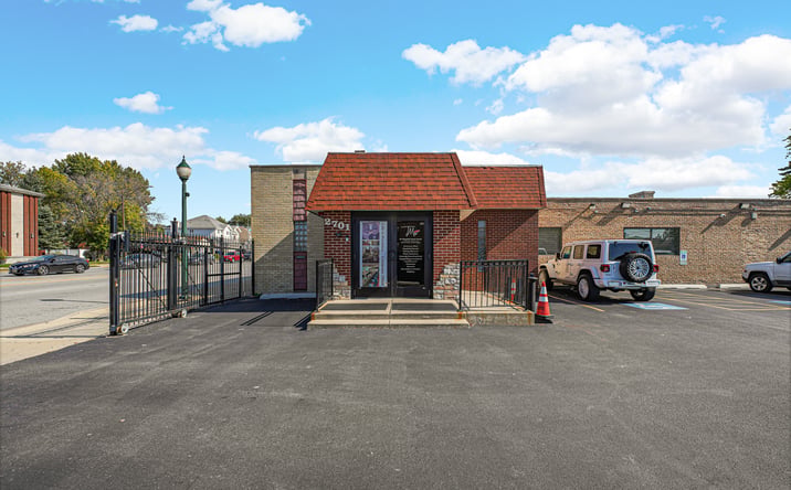 Pictures of Retail property located at 2701 West 87th Street, Evergreen Park, IL 60805 for sales - image #1