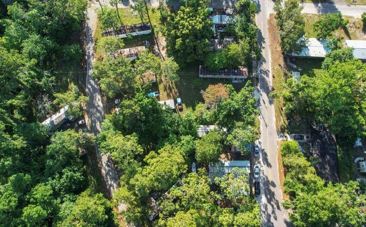 Pictures of Mobile Home Park property located at 224 SE DAVIE CT, LAKE CITY, FL 32025 for sales - image #1
