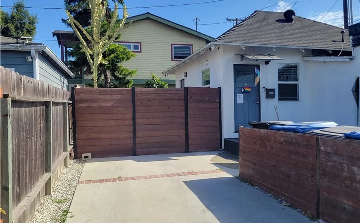 Pictures of Multifamily property located at 2828 E 10th, Long Beach, CA 90804 for sales - image #1