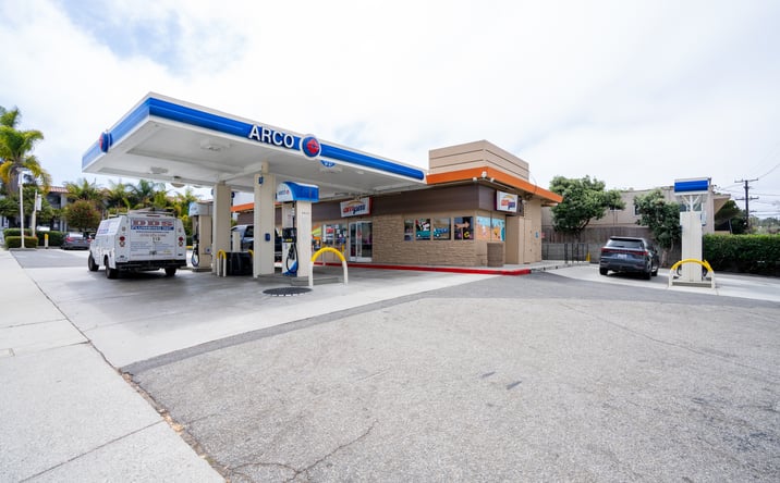 Pictures of Retail, Business for Sale property located at 1002 Manhattan Beach Blvd, Manhattan Beach, CA 90266 for sales - image #1