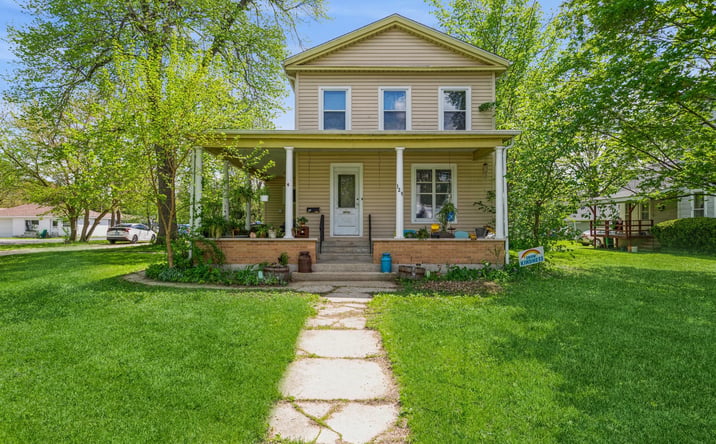 Pictures of Multifamily property located at 329 E Grant Highway, Marengo, IL 60152 for sales - image #1
