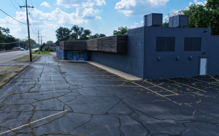 Pictures of Retail property located at 501 MEADOW AVE, EAST PEORIA, IL 61611-2914 for sales - image #1