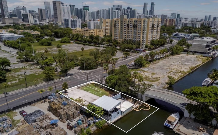 Pictures of Land, Industrial property located at 700 NW 7th Ave, Miami, FL 33136 for sales - image #1