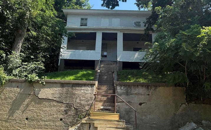 Pictures of Multifamily property located at 1006 -1008 Court Street, Burlington, IA 52601 for sales - image #1