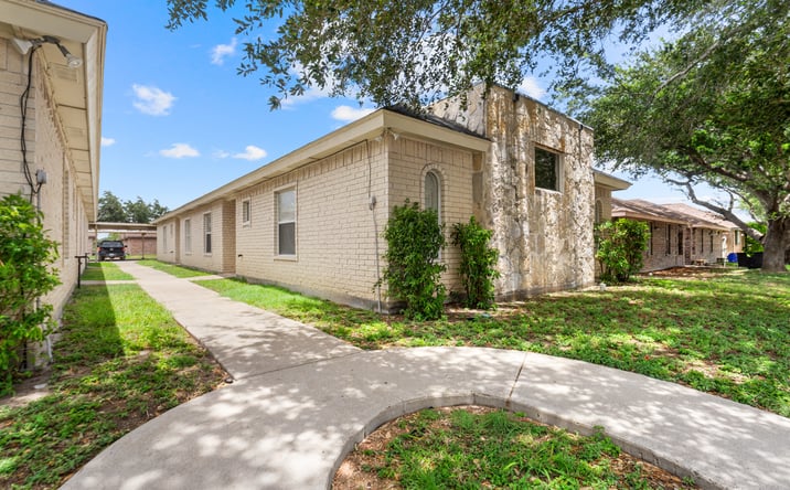 Pictures of Multifamily property located at 2013 Agua Fina Avenue, Edinburg, TX 78541 for sales - image #1