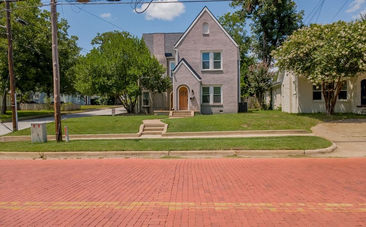 Pictures of Multifamily property located at 831 West Houston Street, Tyler, TX 75702 for sales - image #1