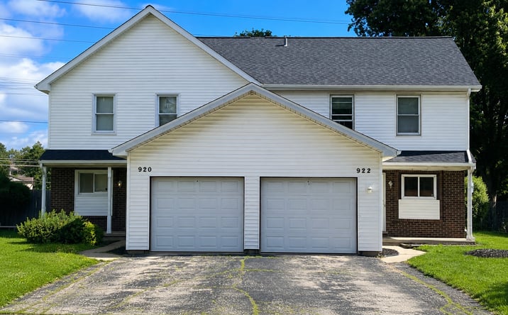 Pictures of Multifamily property located at 920-922 Autumn Lane, Aurora, IL 60505 for sales - image #1