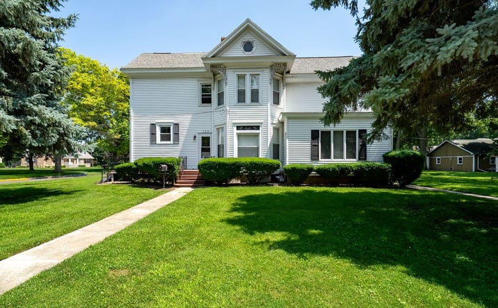 Pictures of Multifamily property located at 302 S Oak Street, Pontiac, IL 61764 for sales - image #1