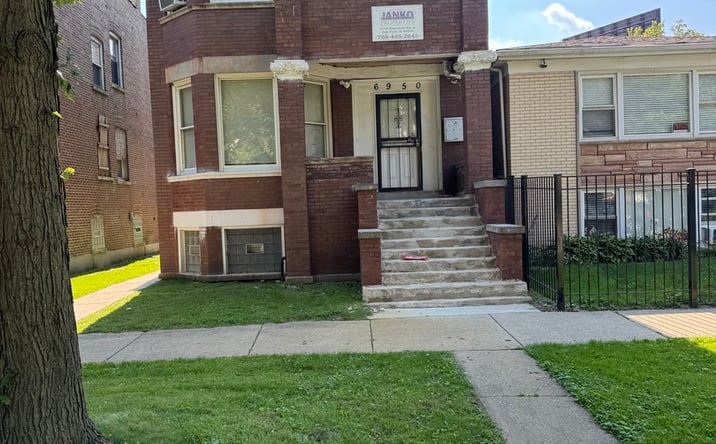 Pictures of Multifamily property located at 6950 S Wabash Avenue, Chicago, IL 60637 for sales - image #1