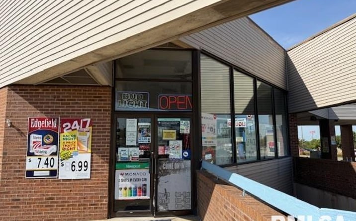Pictures of Retail property located at 206 S 42ND Street, Mt Vernon, IL 62864 for sales - image #1