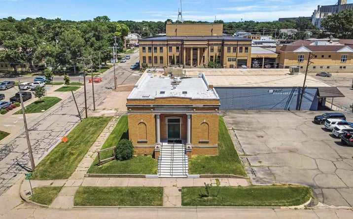 Pictures of Retail, Hospitality, Mixed Use property located at 421 N Cedar Street, Abilene, KS 67410 for sales - image #1