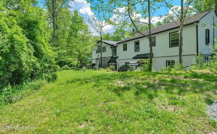 Pictures of Multifamily property located at 1466 Pocono Ln, Bartonsville, PA 18321 for sales - image #1