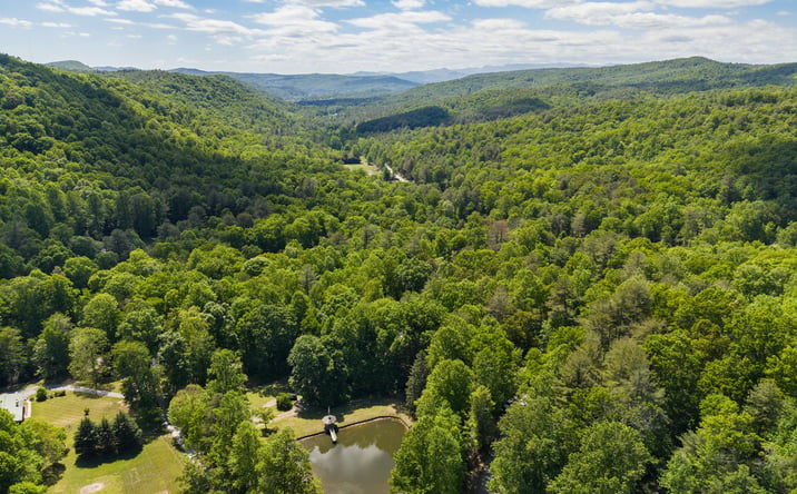 Pictures of Mobile Home Park property located at 37 Hicks Lake Dr, Hendersonville, NC 28739 for sales - image #1
