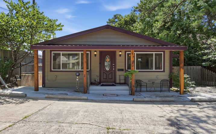 Pictures of Special Purpose, Multifamily, Hospitality property located at 182 W VAN BUREN, EUREKA SPRINGS, AR 72632 for sales - image #1