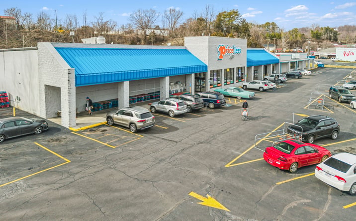 Pictures of Retail property located at 3006 N. John B. Dennis Highway, Kingsport, TN 37660 for sales - image #1