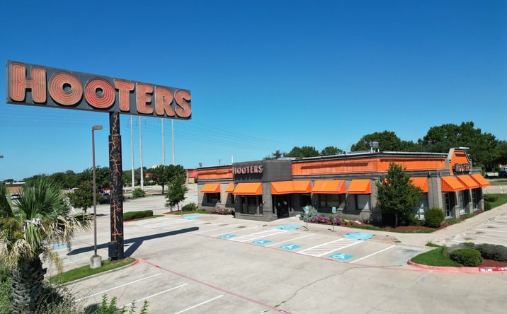 Pictures of Retail property located at 1711 Crossroads Dr, Grapevine, TX 76051 for sales - image #1
