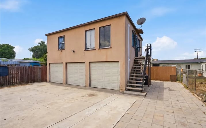 Pictures of Multifamily property located at 428 E Oaks, Compton, CA 90221 for sales - image #1