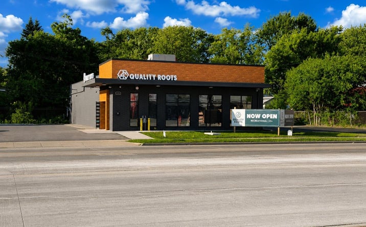 Pictures of Retail property located at 41 E Walton Boulevard, Pontiac, MI 48340 for sales - image #1