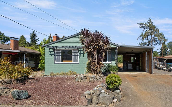 Pictures of Retail property located at 324 W BERDINE ST, ROSEBURG, OR 97471-2205 for sales - image #1
