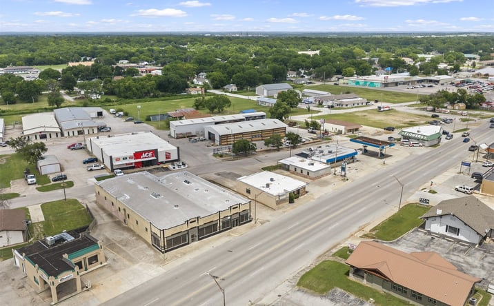 Pictures of Office property located at 809 W Broadway Street, Ardmore, OK 73401 for sales - image #1