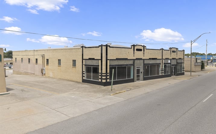 Pictures of Retail, Office property located at 815 W Broadway Street, Ardmore, OK 73401 for sales - image #1