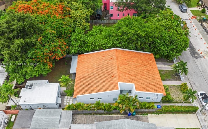 Pictures of Multifamily property located at 1024 SW 13th Ct, Miami, FL 33135 for sales - image #1