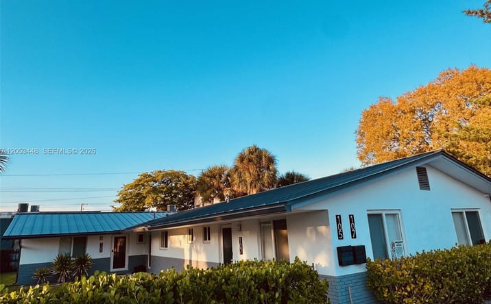 Pictures of Multifamily property located at 105-107 NE 30th Ct, Wilton Manors, FL 33334 for sales - image #1