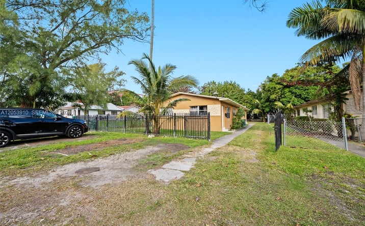 Pictures of Multifamily property located at 1429 NE 118th Ter, Miami, FL 33161 for sales - image #1