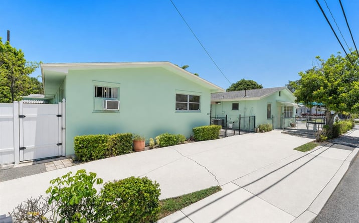 Pictures of Multifamily property located at 425 CHURCHILL Road, West Palm Beach, FL 33405 for sales - image #1