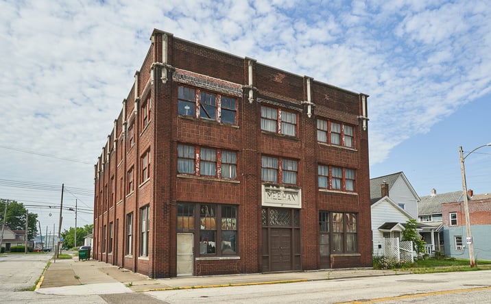 Pictures of Retail, Mixed Use property located at 660 W Tuscarawas Ave, Barberton, OH 44203 for sales - image #1