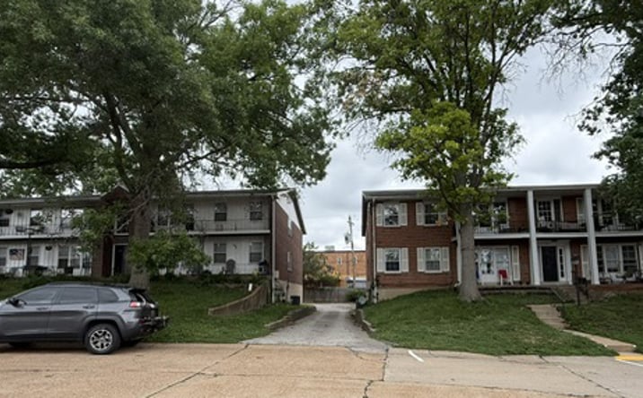 Pictures of Multifamily property located at 609 Thunderbird Court, Chesterfield, MO 95747-7535, 610 Thunderbird Court, Chesterfield, MO 63017 for sales - image #1
