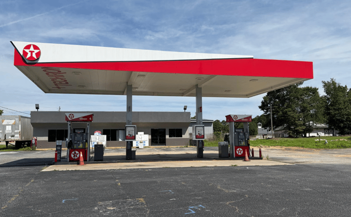 Pictures of Retail property located at 1030 Confederate Road, Madison, GA 30650 for sales - image #1