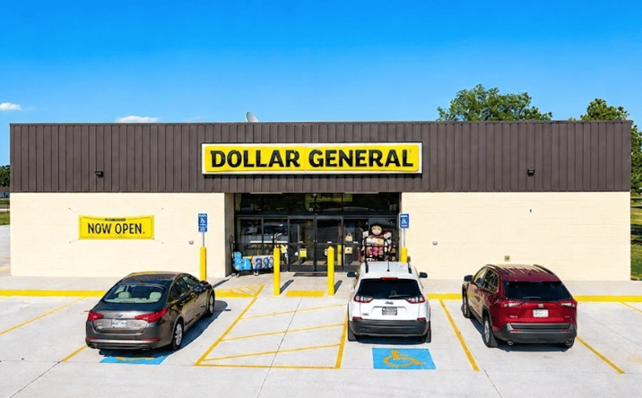Pictures of Retail property located at 305 Tennessee Avenue, Etowah, TN 37331 for sales - image #1