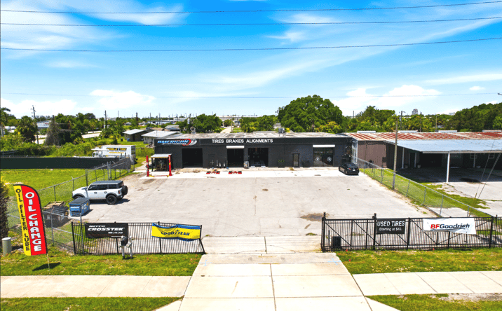 Pictures of Retail, Industrial property located at 3593 Veronica S Shoemaker Boulevard, Fort Myers, FL 33916 for sales - image #1
