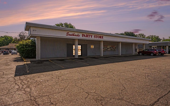 Pictures of Retail, Office, Business for Sale property located at 877 Washington Ave, Holland, MI 49423 for sales - image #1