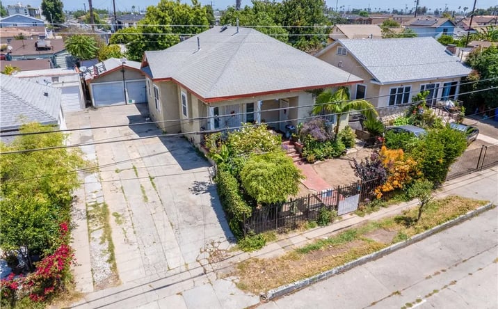 Pictures of Multifamily property located at 821-823 W 98th Street, Los Angeles, CA 90044 for sales - image #1