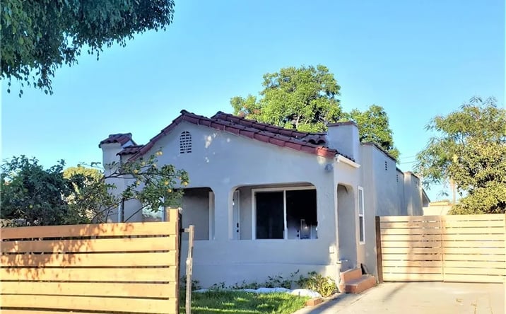 Pictures of Multifamily property located at 7040 3rd, Los Angeles, CA 90043 for sales - image #1