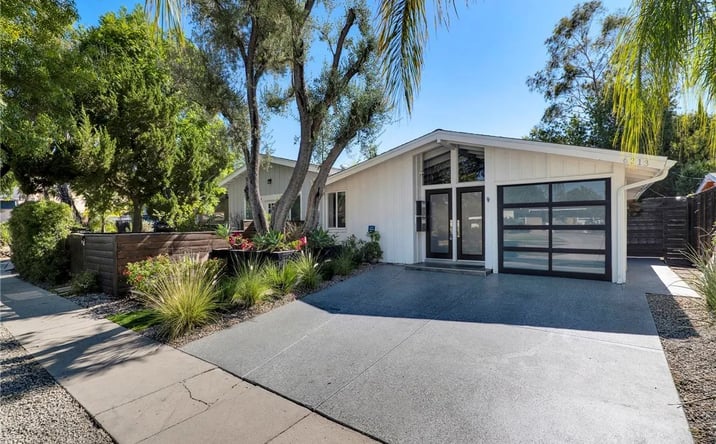 Pictures of Multifamily property located at 6213 Lubao, Woodland Hills, CA 91367 for sales - image #1