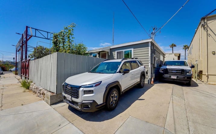 Pictures of Office, Retail, Industrial property located at 3946 La Salle St, San Diego, CA 92110 for sales - image #1