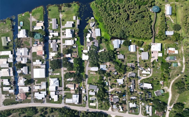 Pictures of Multifamily property located at 1059 Marina Ln, Moore Haven, FL 33471 for sales - image #1