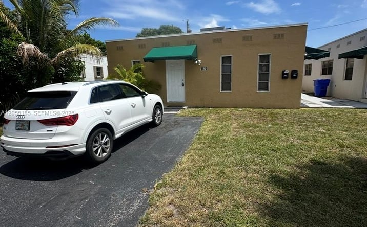 Pictures of Multifamily property located at 1670 Harding St, Hollywood, FL 33020 for sales - image #1