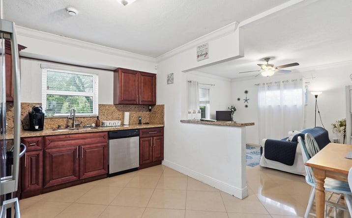 Pictures of Multifamily property located at 1914 Sheridan Street, Hollywood, FL 33020 for sales - image #1