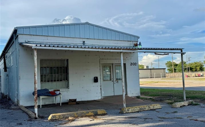 Pictures of Office property located at 202 W Iowa Avenue, Chickasha, OK 73018 for sales - image #1