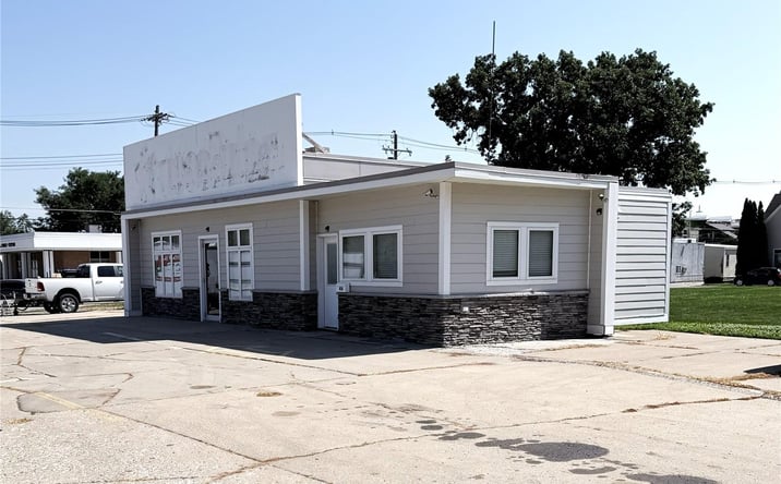 Pictures of Retail property located at 414 C Avenue, Vinton, IA 52349 for sales - image #1