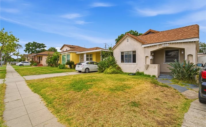 Pictures of Multifamily property located at 9231 Hunt Avenue, South Gate, CA 90280 for sales - image #1